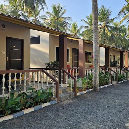 Coastline Beach Resort Perupalem 外观 照片