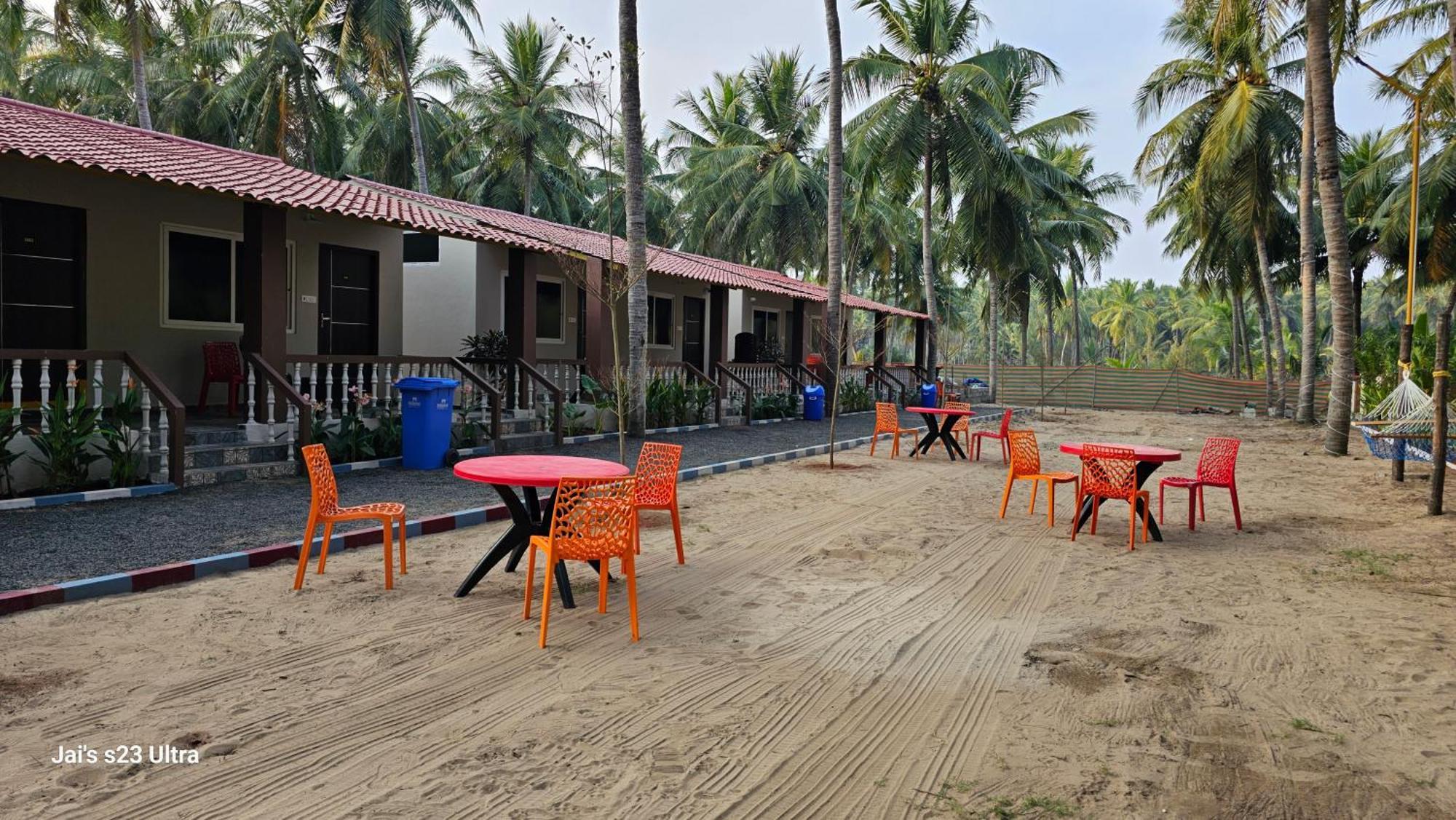 Coastline Beach Resort Perupalem 外观 照片