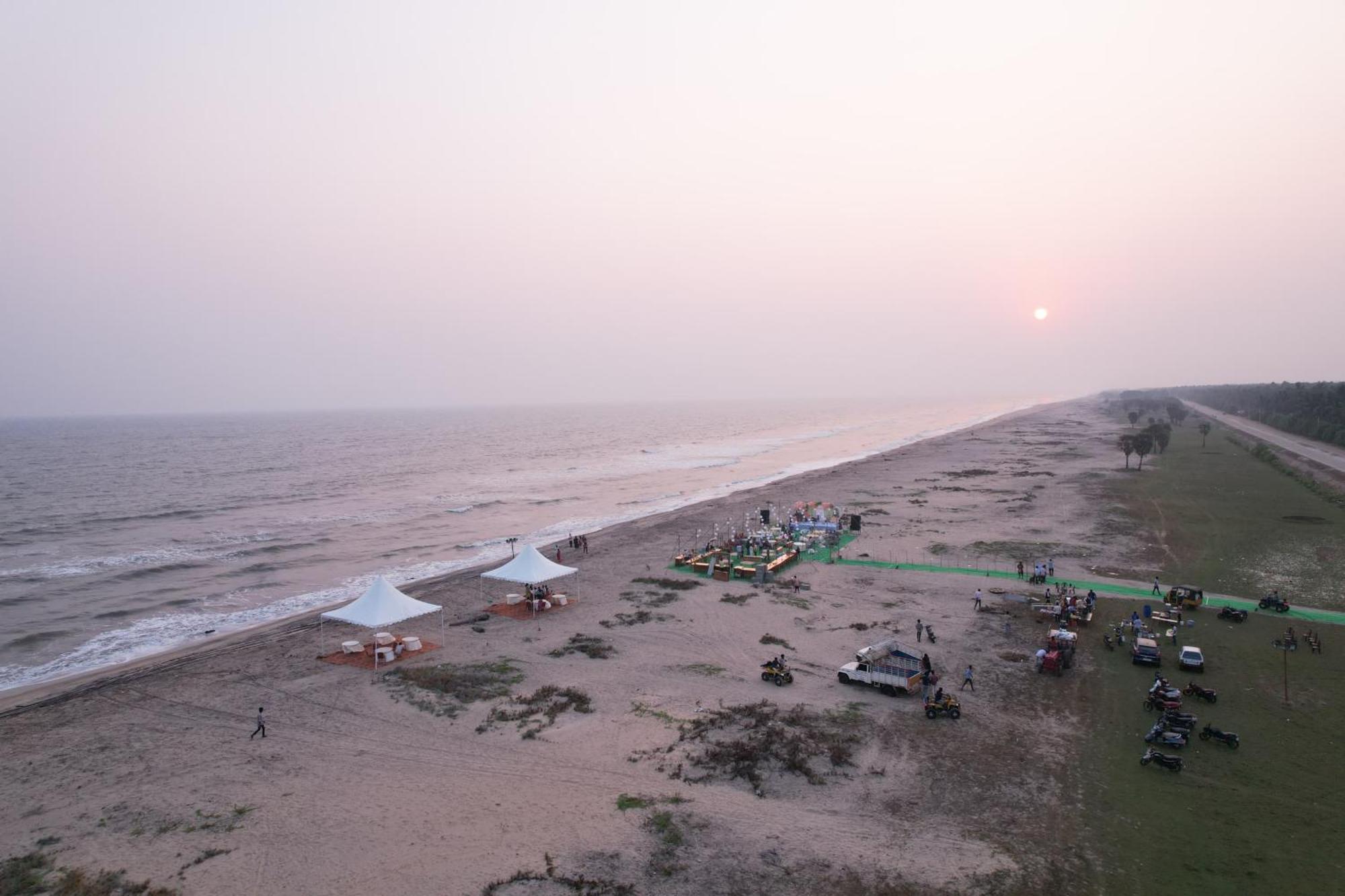Coastline Beach Resort Perupalem 外观 照片